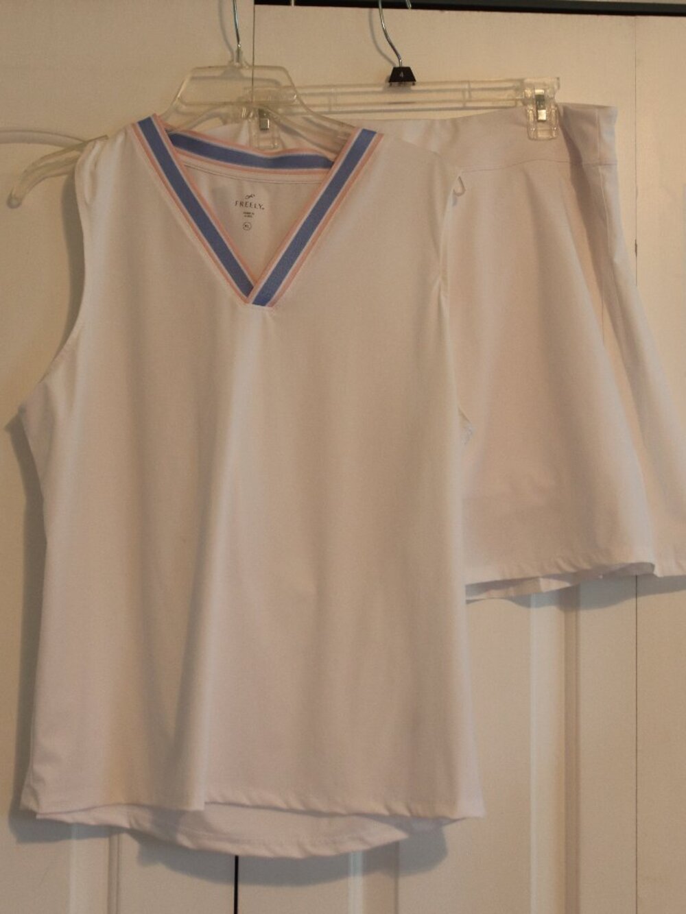 Freely Volly Tank and Matching Skort White with Blue/Pink Trim Size XL Athletic